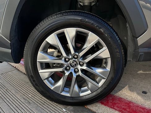 Used 2024 Toyota RAV4 XLE Premium image 9