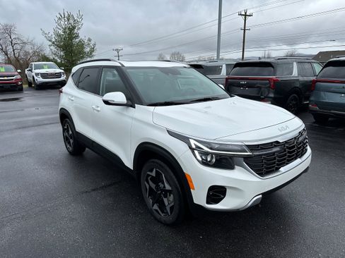 Used 2024 Kia Seltos EX AWD/4WD image 3