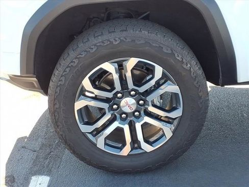 Used 2024 GMC Canyon AT4 w/ Canyon Safety Plus Package image 30