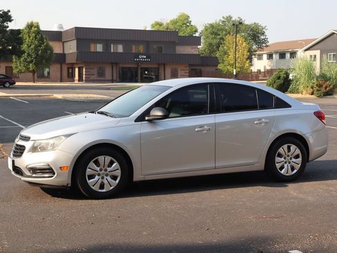 Used 2016 Chevrolet Cruze LS FWD image 10