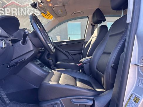 Used 2017 Volkswagen Tiguan S image 9