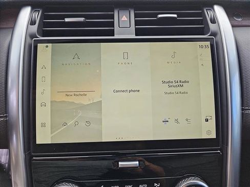 Certified 2024 Land Rover Discovery Dynamic SE image 12