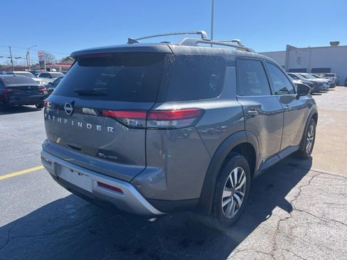 Used 2025 Nissan Pathfinder SL image 4