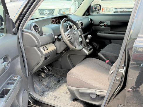 Used 2009 Scion xB FWD image 34