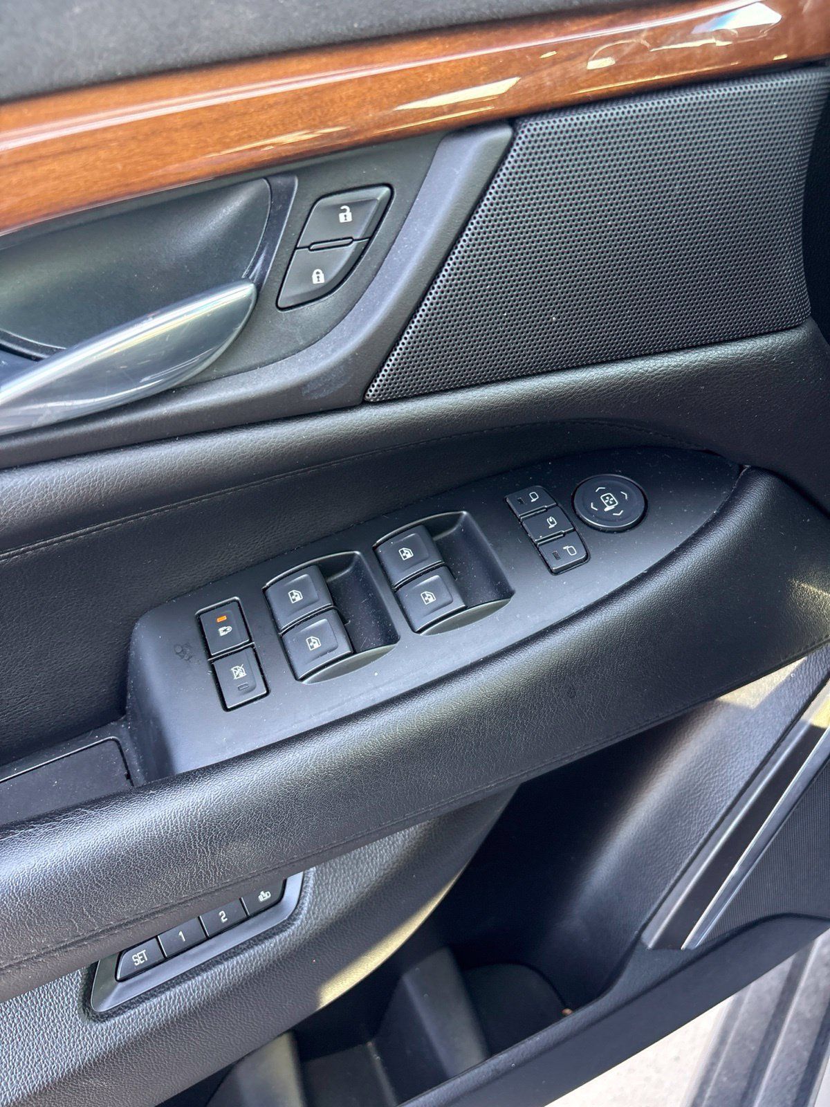 Used 2016 Cadillac Escalade Luxury AWD/4WD image 10