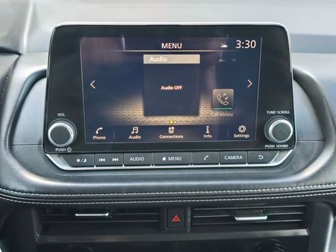 Used 2025 Nissan Rogue SV image 11