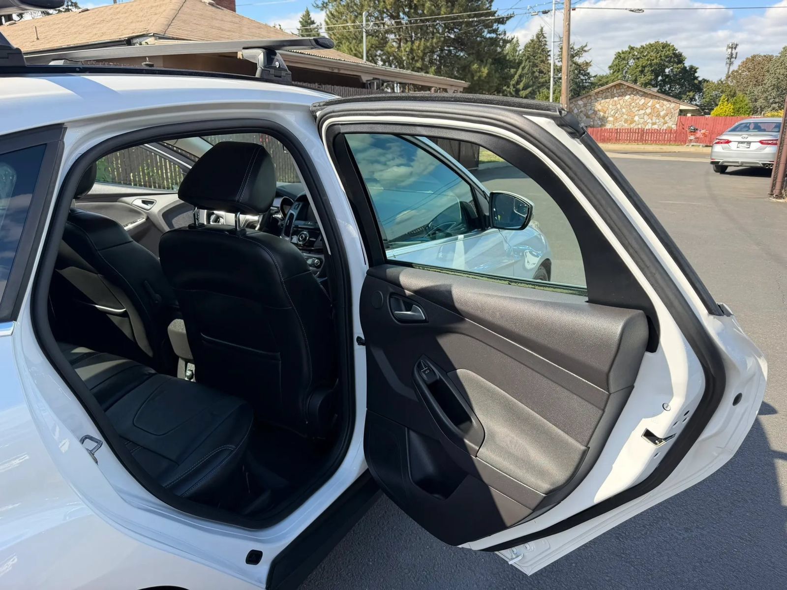 Used 2014 Ford Focus Titanium FWD image 14