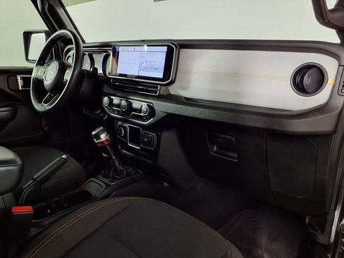 Used 2024 Jeep Gladiator Sport image 7