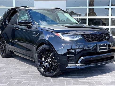 Used 2025 Land Rover Discovery Dynamic SE AWD/4WD image 3