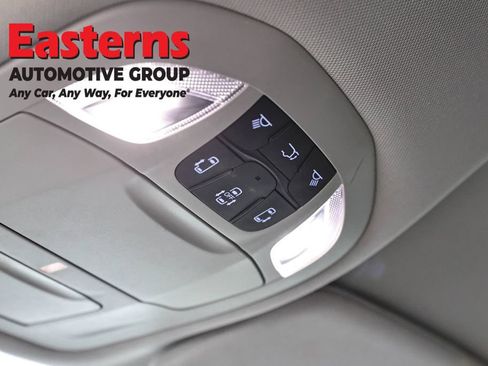 Used 2024 Chrysler Pacifica Touring-L FWD image 21
