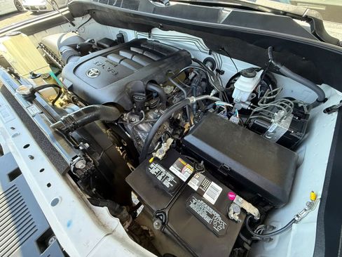 Used 2017 Toyota Tundra SR5 AWD/4WD image 23