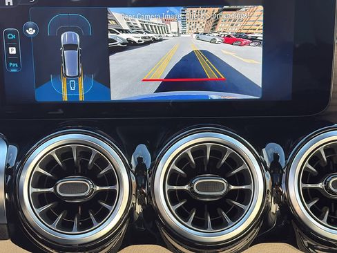 Certified 2025 Mercedes-Benz GLB 250 4MATIC image 29