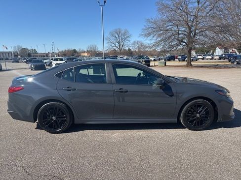 Used 2025 Toyota Camry SE image 6
