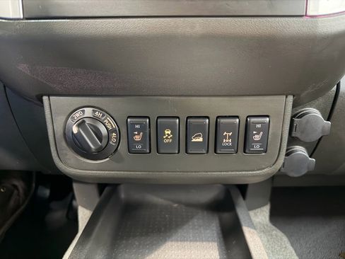 Used 2015 Nissan Xterra PRO-4X w/ Pro-4x Leather Package image 25