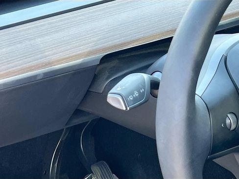 Used 2024 Tesla Model Y Long Range AWD/4WD image 10