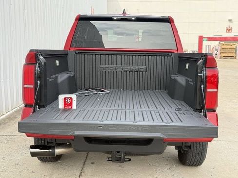 Used 2026 Toyota Tacoma SR5 AWD/4WD image 32