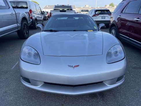 Used 2007 Chevrolet Corvette Coupe w/ Performance Package image 2