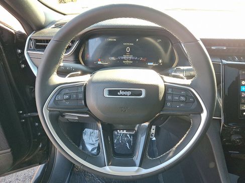 Used 2023 Jeep Grand Cherokee Altitude image 20