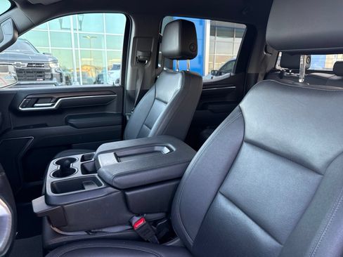 Used 2025 GMC Sierra 1500 SLT RWD image 8