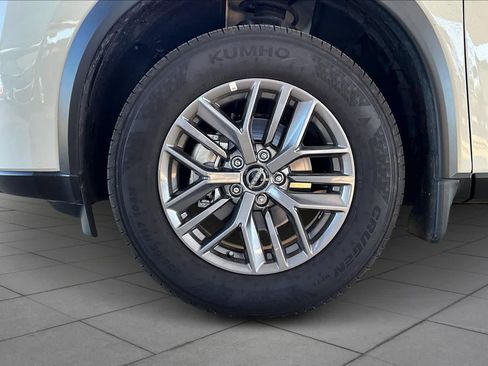 Used 2025 Nissan Rogue S AWD/4WD image 9