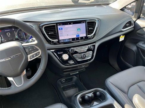 New 2026 Chrysler Pacifica Select image 13