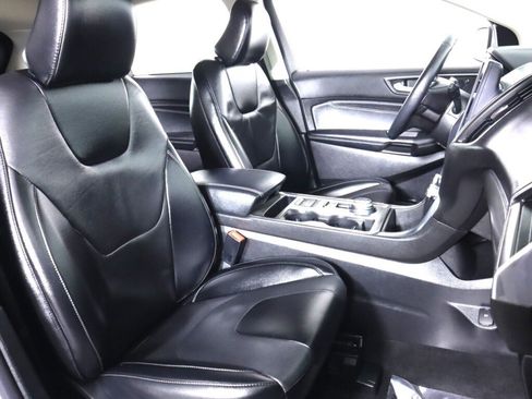Used 2022 Ford Edge Titanium image 37