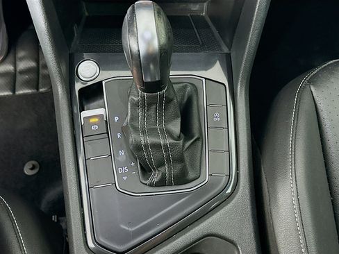 Used 2021 Volkswagen Tiguan SEL FWD image 25