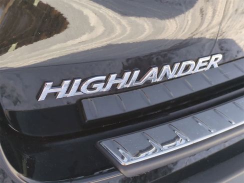 Used 2019 Toyota Highlander XLE image 13