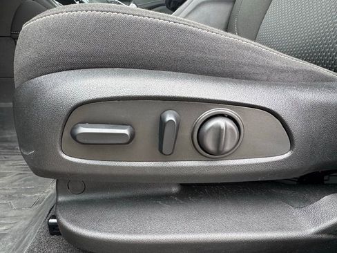 Used 2023 GMC Acadia SLE w/ Driver Convenience Package image 21