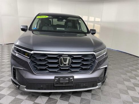 Used 2025 Honda Pilot EX-L image 3