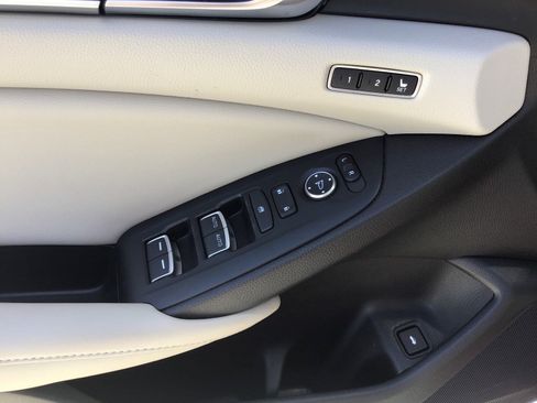 Used 2022 Honda Accord Touring image 9