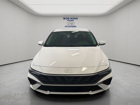 Certified 2026 Hyundai Elantra SE FWD image 8