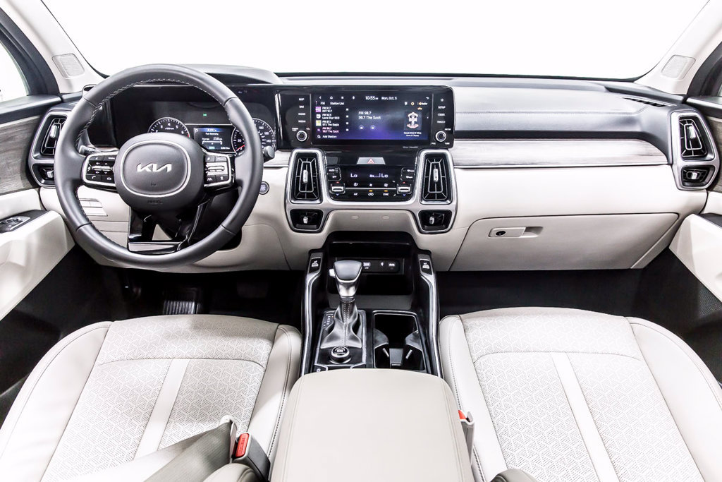 Used 2023 Kia Sorento EX w/ Panoramic Sunroof Package FWD image 18