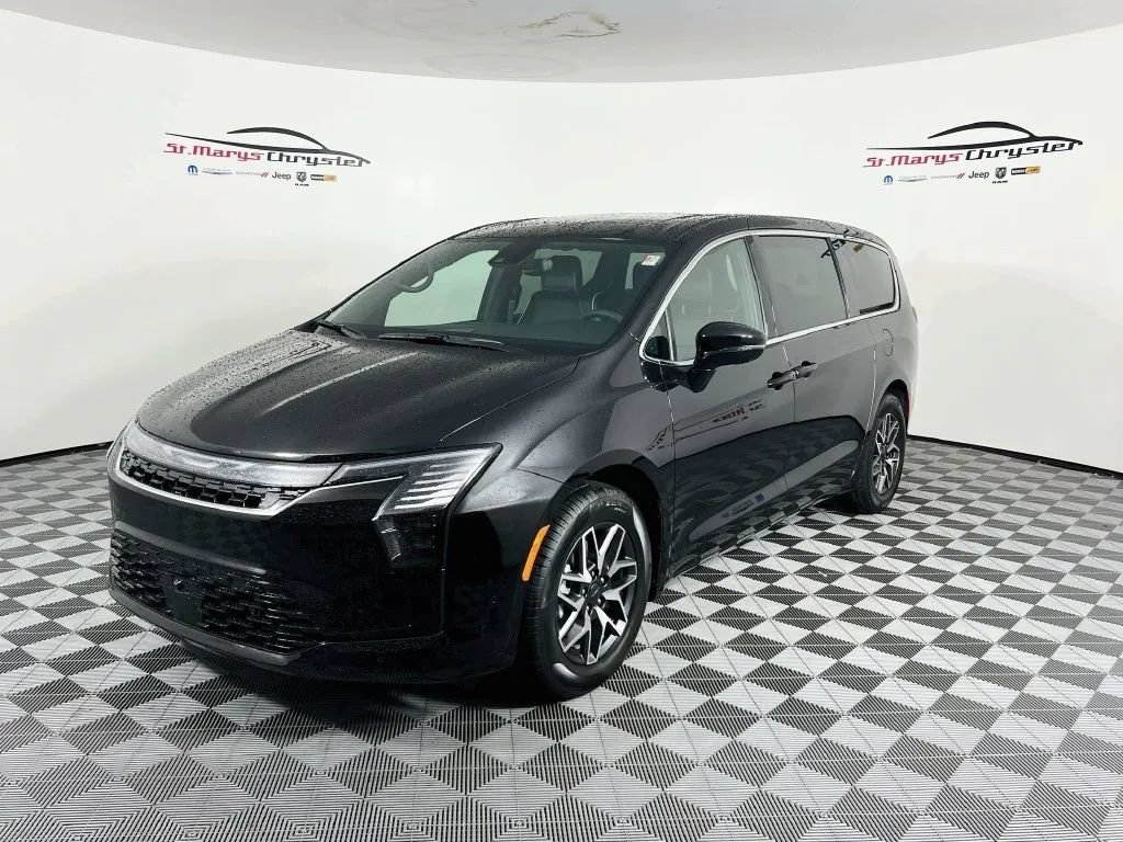 New 2027 Chrysler Pacifica Limited FWD image 4