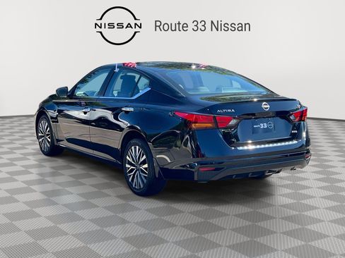 Used 2023 Nissan Altima 2.5 SV AWD/4WD image 3