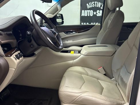 Used 2017 Cadillac Escalade ESV Premium Luxury image 7