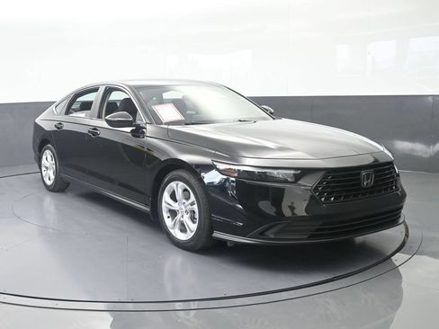Used 2025 Honda Accord LX image 9