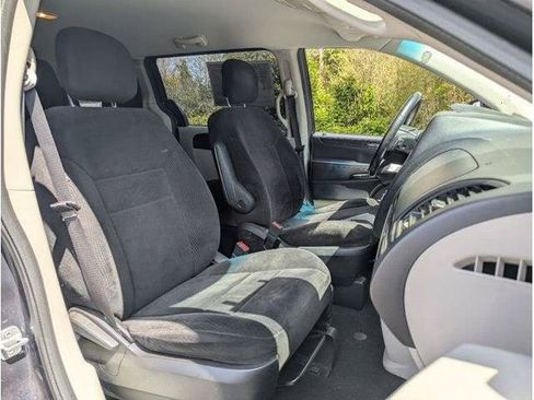 Used 2013 Dodge Grand Caravan American Value Package w/ UConnect Hands-Free Group FWD image 61