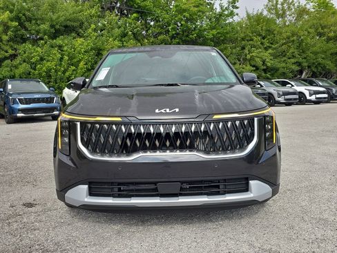 New 2026 Kia Carnival LXS FWD image 3