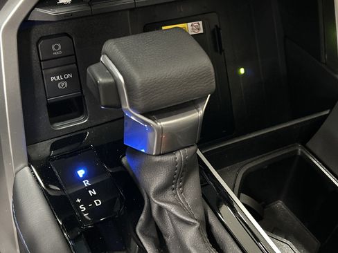 Used 2024 Toyota Tundra Platinum AWD/4WD image 24
