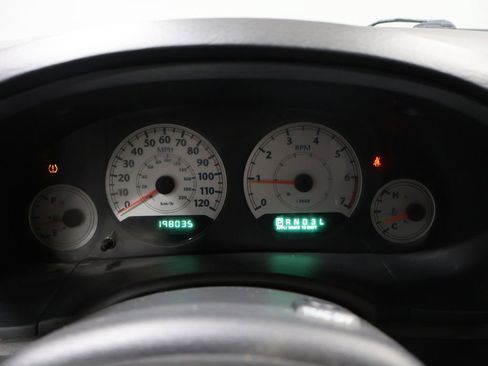 Used 2006 Chrysler Town & Country Touring image 30