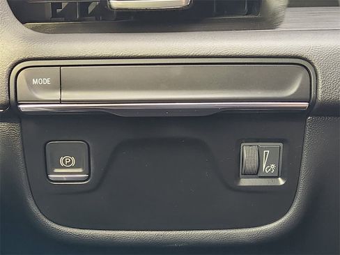 Used 2021 Cadillac Escalade Premium Luxury image 22