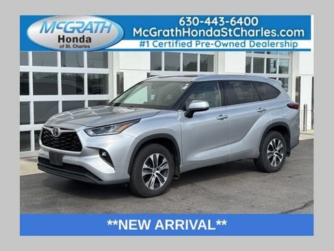 Used 2021 Toyota Highlander XLE AWD/4WD image 1