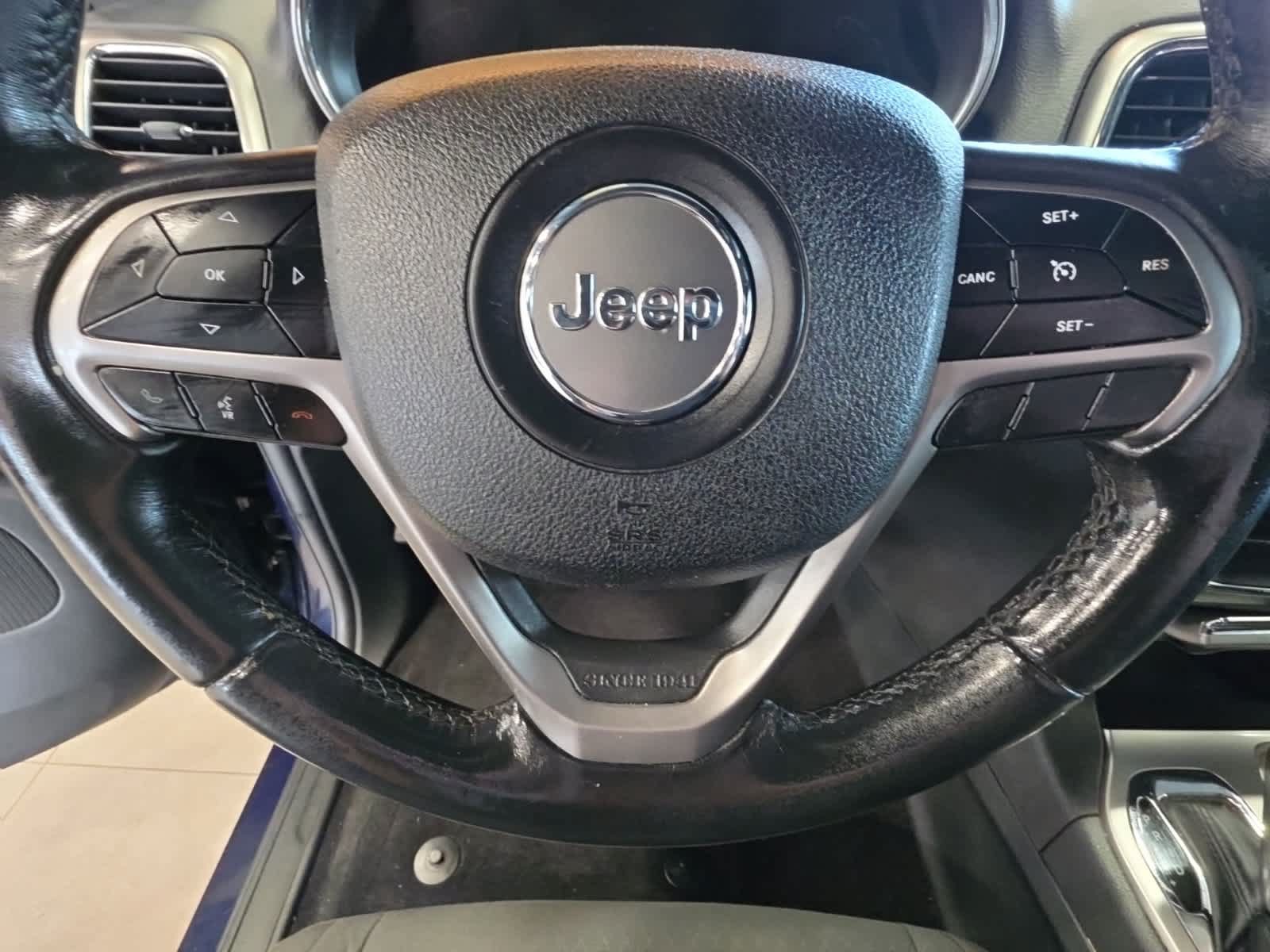 Used 2018 Jeep Grand Cherokee Laredo AWD/4WD image 19