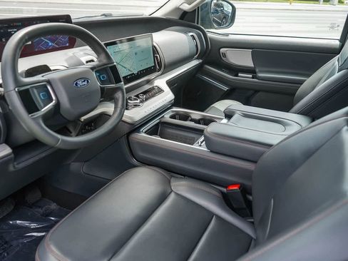 Used 2025 Ford Expedition Active RWD image 20