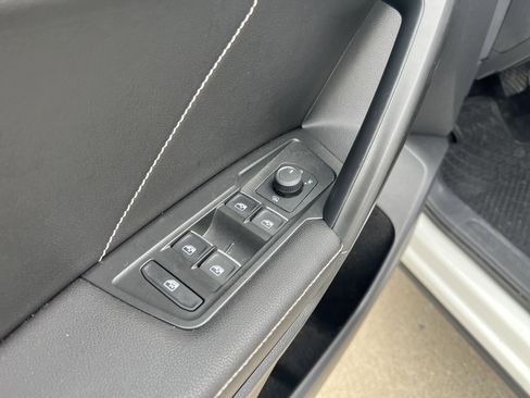 Used 2023 Volkswagen Tiguan SE w/ Panoramic Sunroof Package FWD image 14