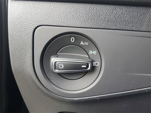 Certified 2024 Volkswagen Tiguan SE R-Line image 29