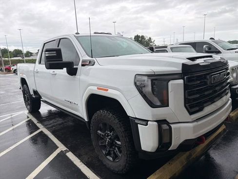 Used 2024 GMC Sierra 2500 AT4 w/ AT4 Premium Plus Package AWD/4WD image 2