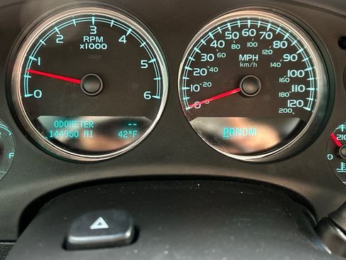 Used 2013 Chevrolet Suburban LT image 21