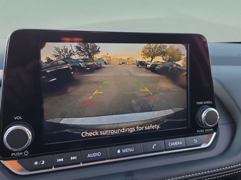 Used 2024 Nissan Rogue SV FWD image 18